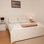 Kuca Za Odmor Kameni Dvori Nyaraló Zára