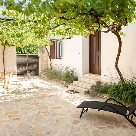 Dom wakacyjny Kuca Za Odmor Kameni Dvori *